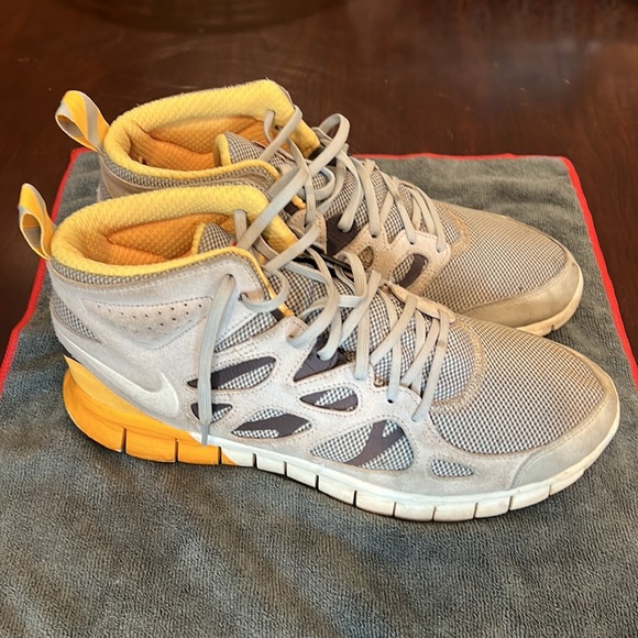 Nike Free Run 2 Sneakerboot Pale Grey Laser Orange 616744-002 size 12 - Picture 3 of 9